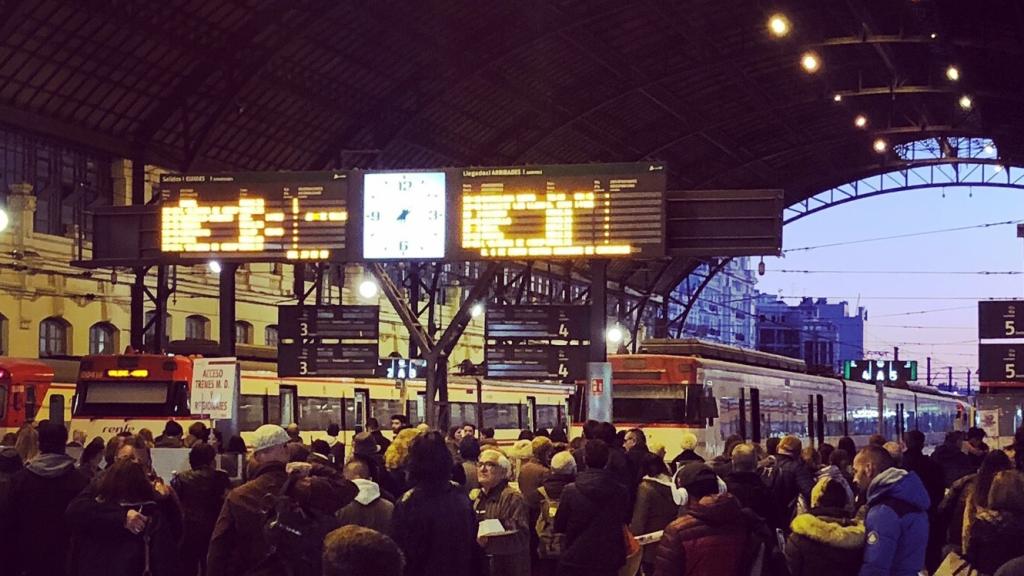 Sigue la agonía de Cercanías y Media Distancia en la Comunidad Valenciana: Hasta 5 horas sin trenes.