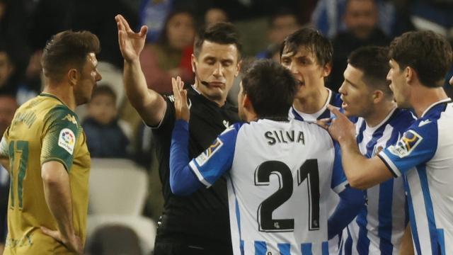 David Silva ve la tarjeta roja contra el Betis