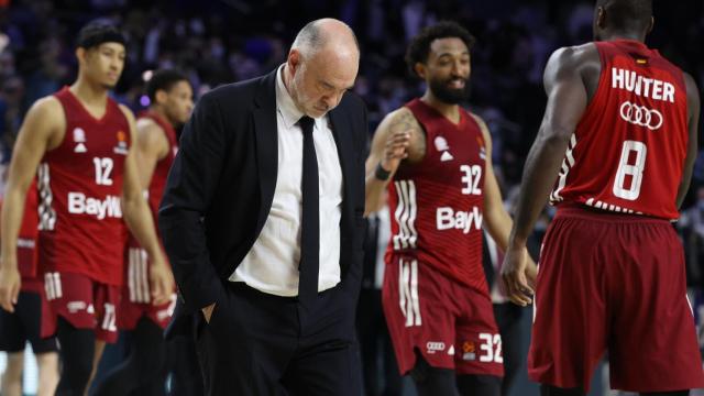 Pablo Laso, cabizbajo en un partido del Real Madrid ante el Bayern