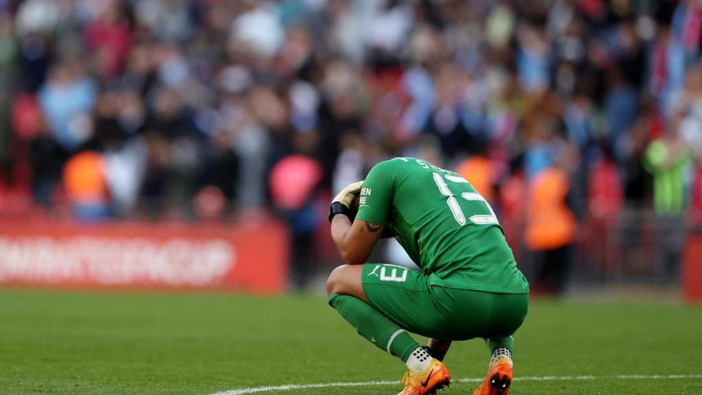 Zack Steffen, se lamenta tras un gol del Liverpool en las semifinales de la FA Cup