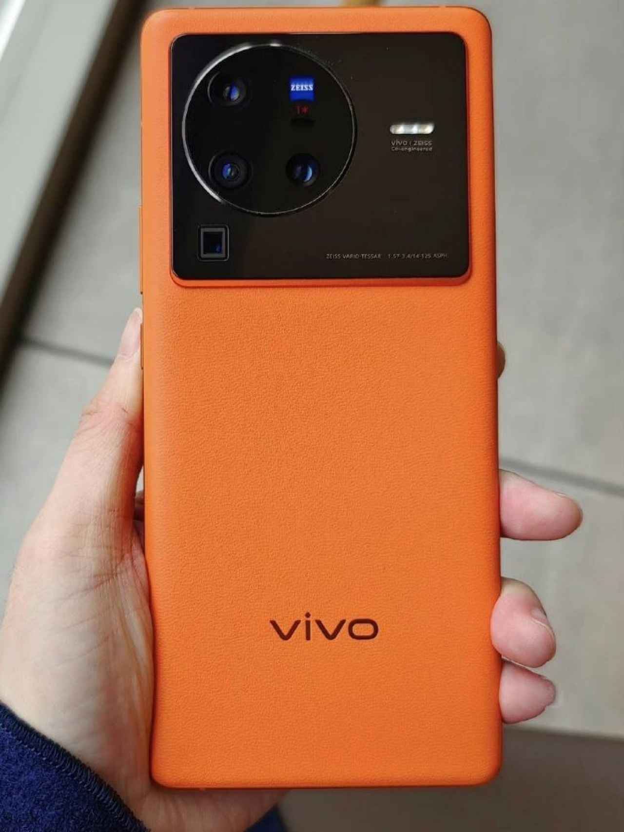Vivo X80 Pro en naranja