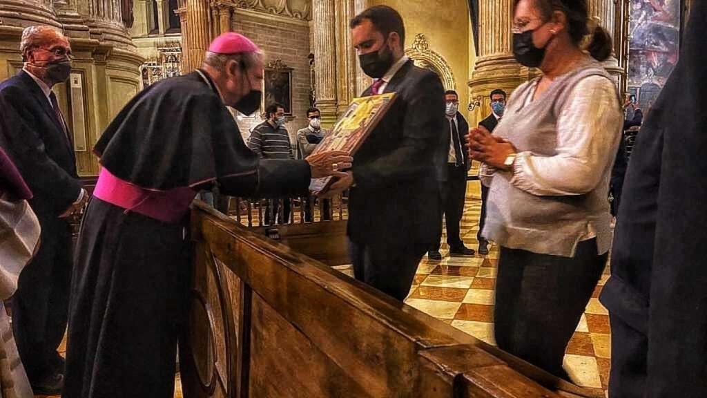 Momento de la veneración al icono de la Catedral.