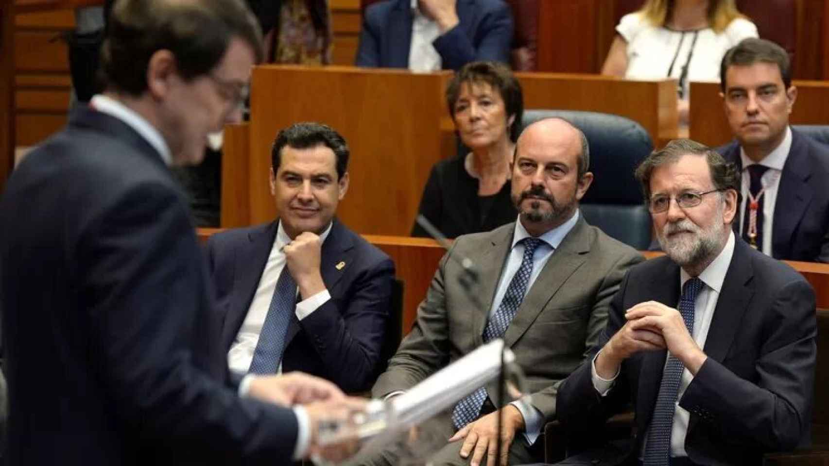 Juanma Moreno, Pedro Rollán y Mariano Rajoy, en la toma de posesión de Alfonso Fernández Mañueco, en julio de 2019.