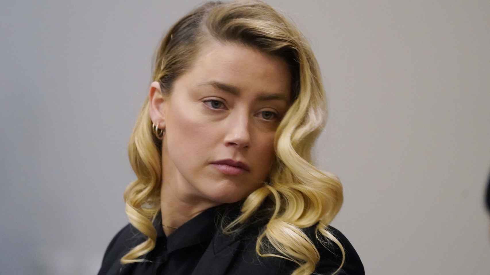 Amber Heard asistiendo a la segunda semana de argumentos orales en su juicio contra Johnny Depp.
