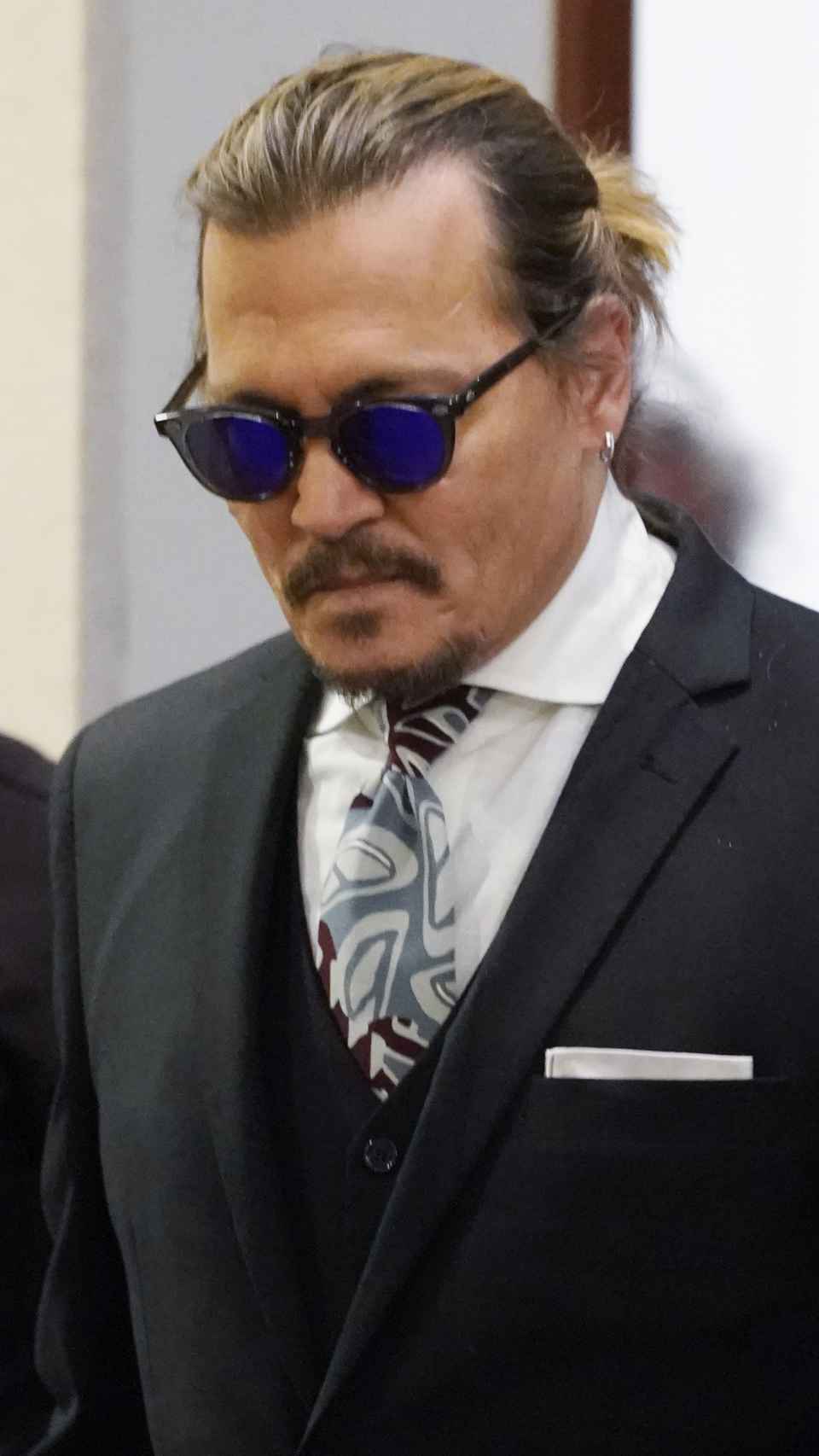 Johnny Depp saliendo del juicio en Los Ángeles.