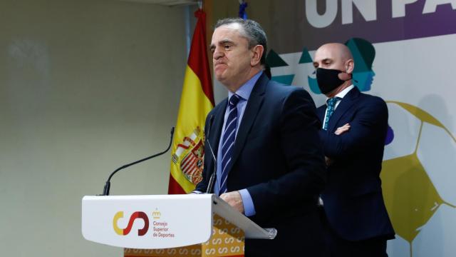 José Manuel Franco, junto a Luis Rubiales en la presentación de los estatutos de la liga profesional de fútbol femenino.