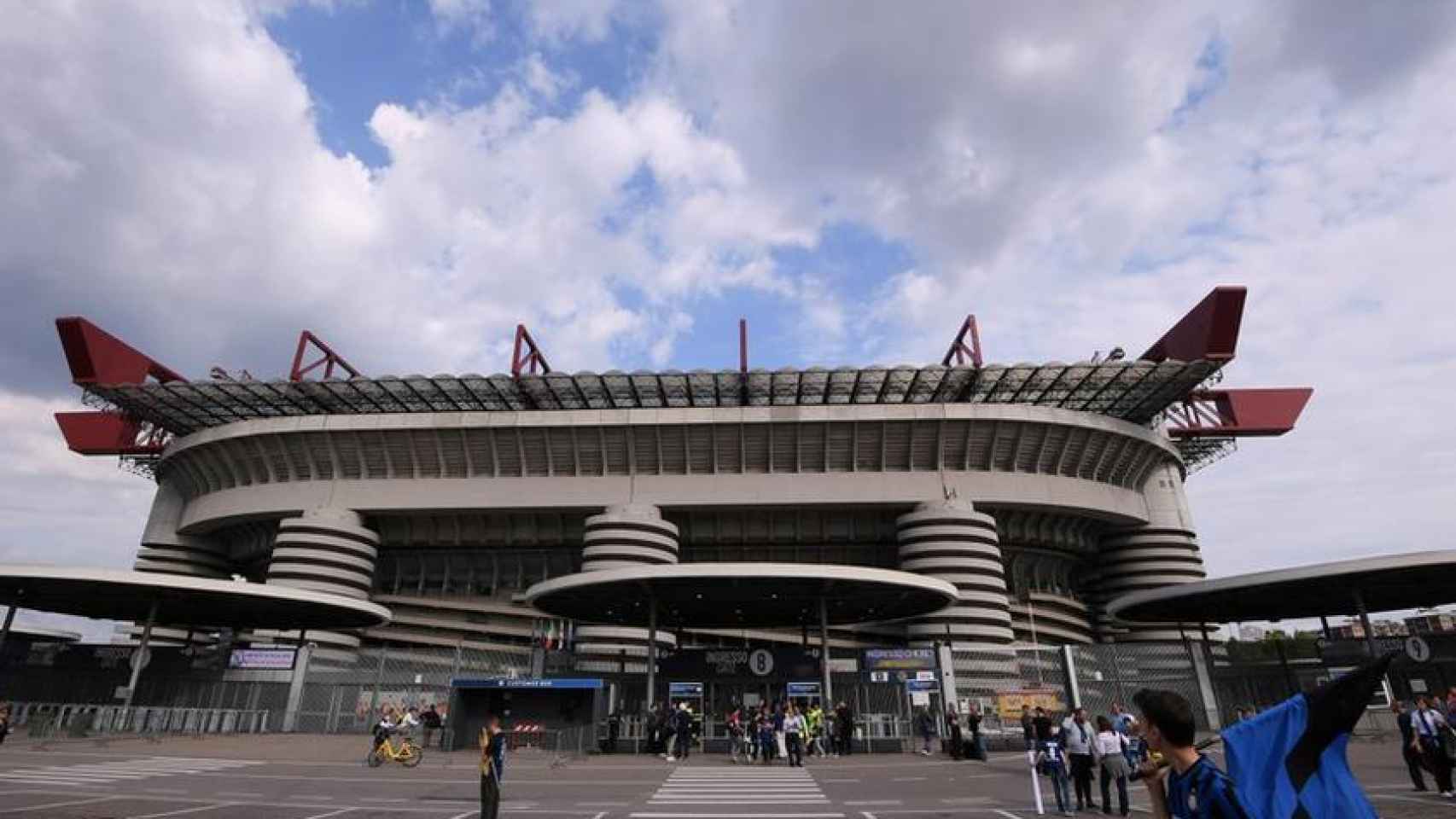 Vista del estadio San Siro desde el exterior