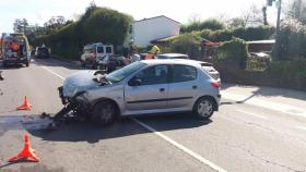 Accidente de tráfico, colisión entre coche y moto en Bergondo.