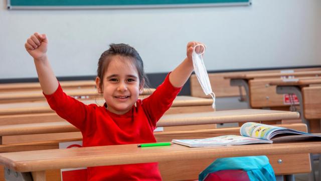 mascarilla estudiante alumna niña colegio