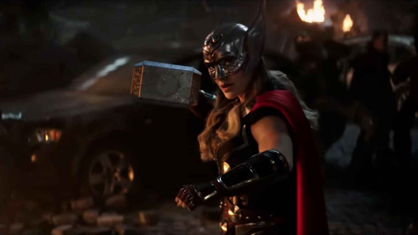 Natalie Portman es Thor en la nueva película de Marvel.