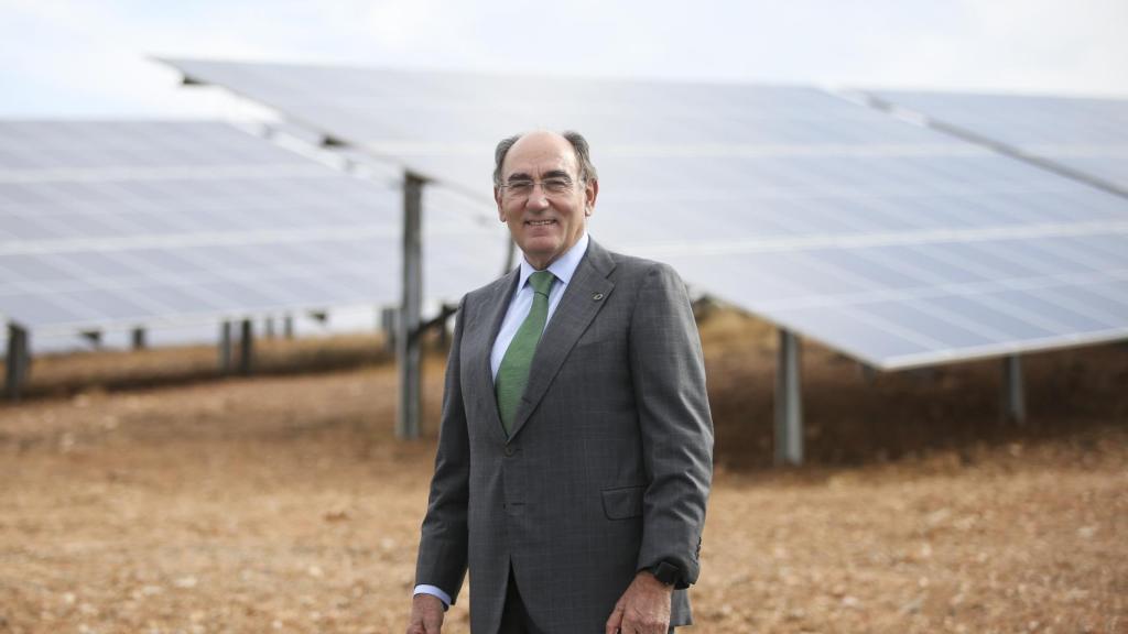 El presidente de Iberdrola, Ignacio Galán, en una instalación fotovoltaica