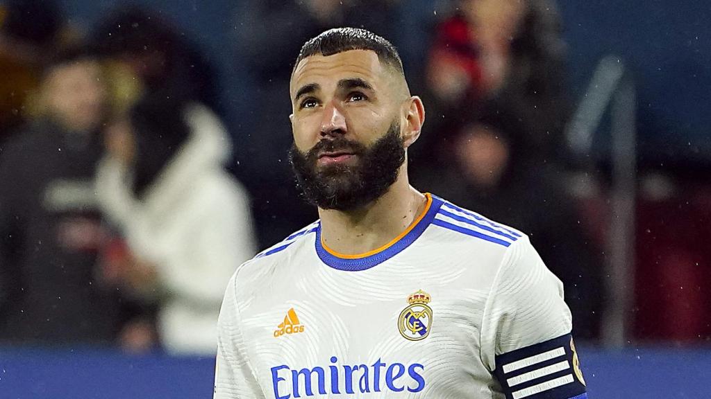 Karim Benzema se lamenta del fallo de un penalti