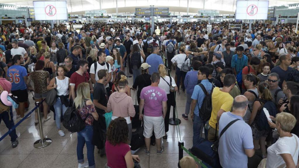 Colapso en los controles de seguridad del aeropuerto de El Prat de Barcelona en 2017.