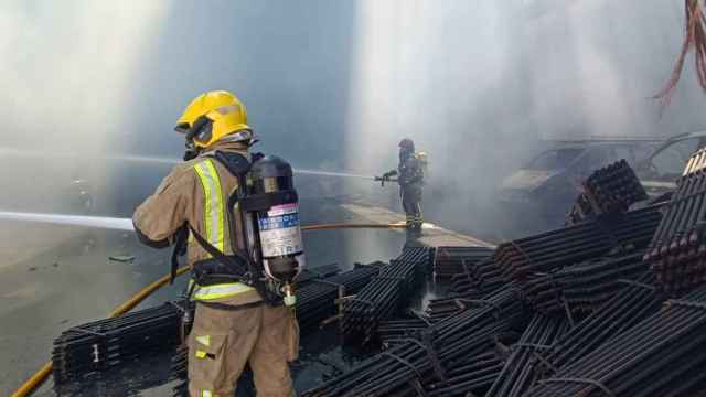 Incendio en una nave industrial en O Porriño.