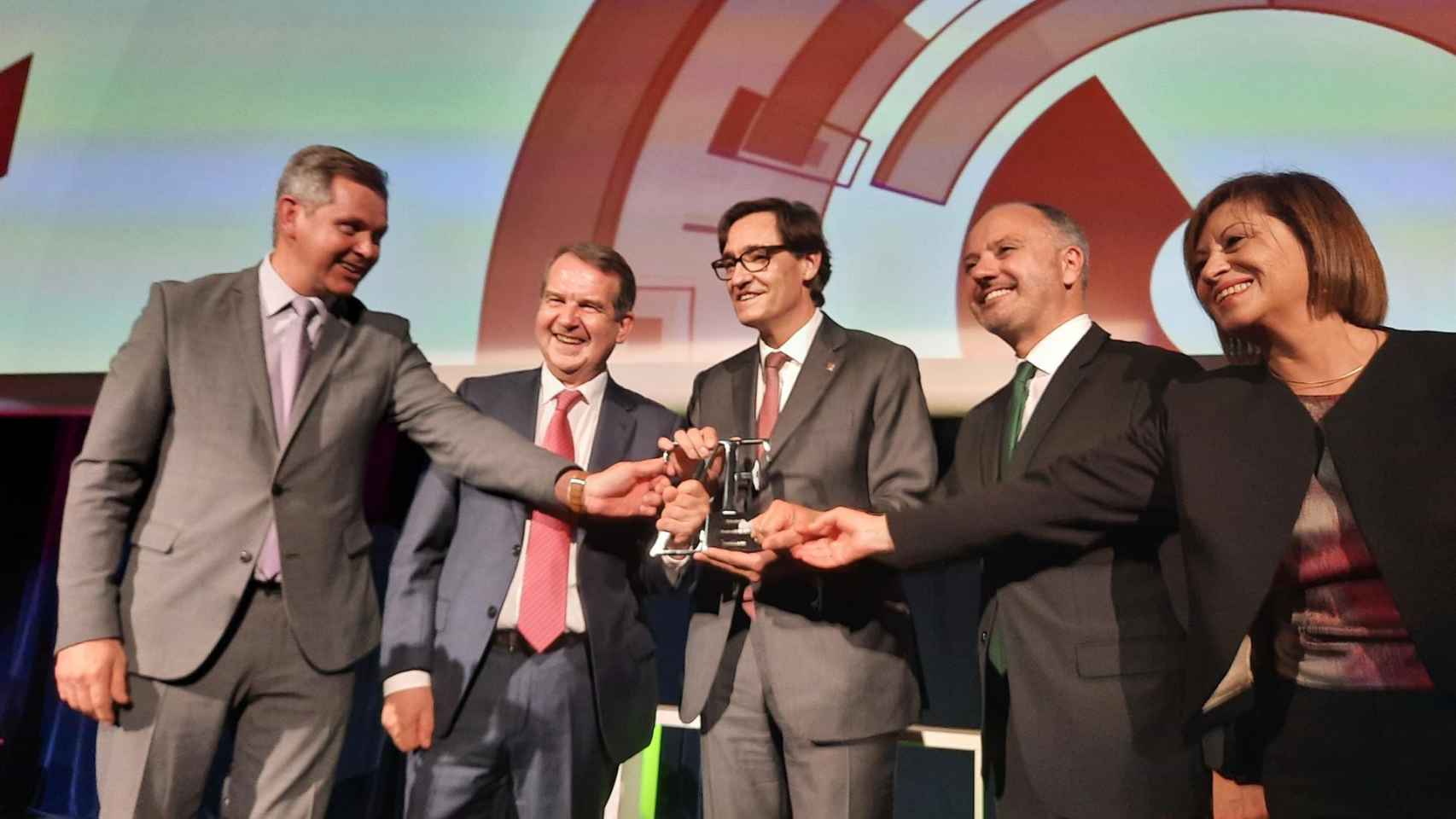 En el centro, Salvador Illa recogiendo su Premio Ardán.