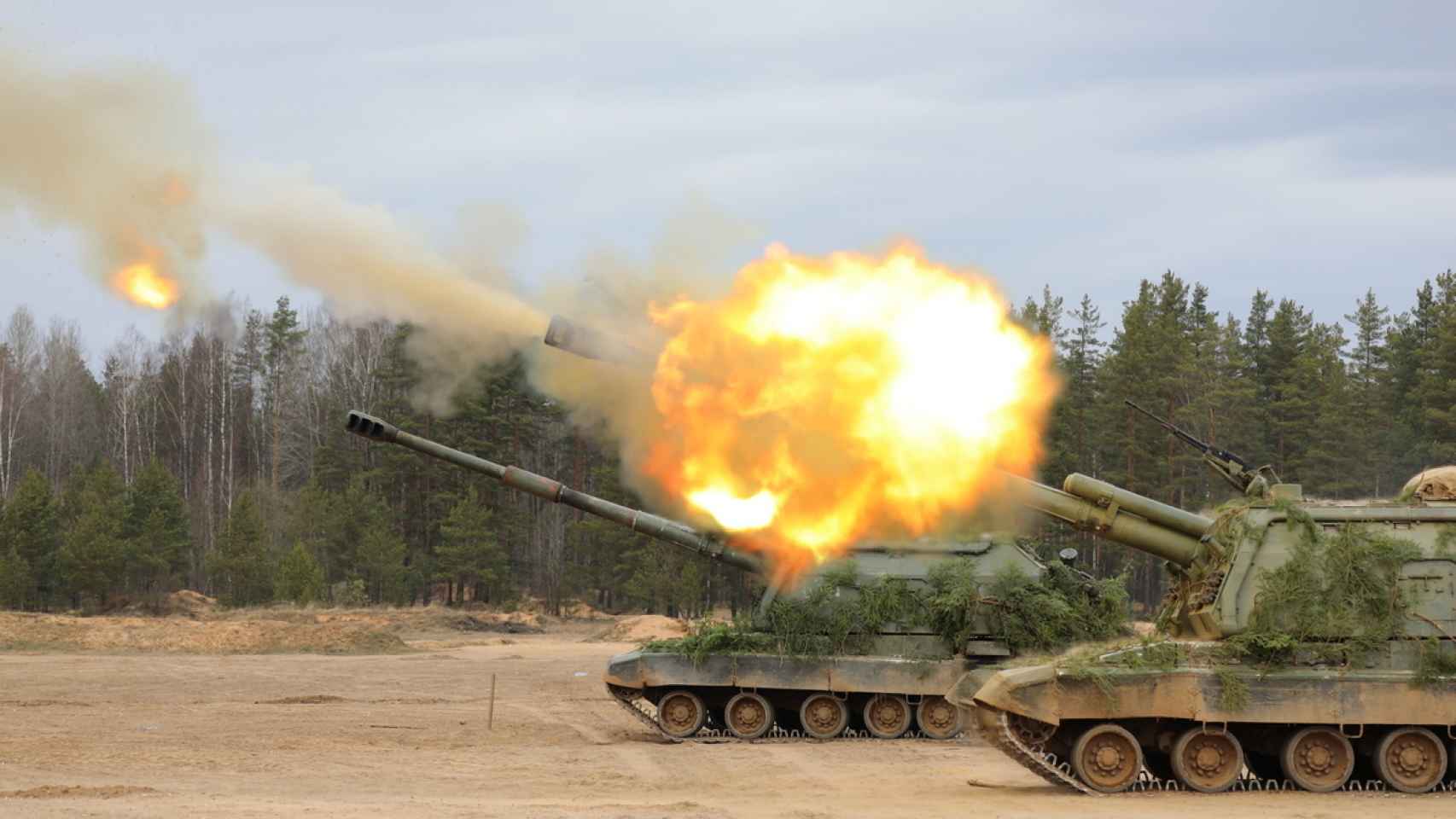 Un cañón autopropulsado de 152 mm MSTA-S de la 9ª Brigada de Artillería de la Guardia. El ejército ruso se caracteriza por su énfasis en el poder artillero como medio para garantizar el éxito de la ofensiva.