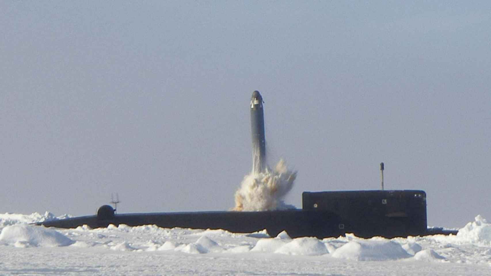 Lanzamiento misil R-29RMU Sineva