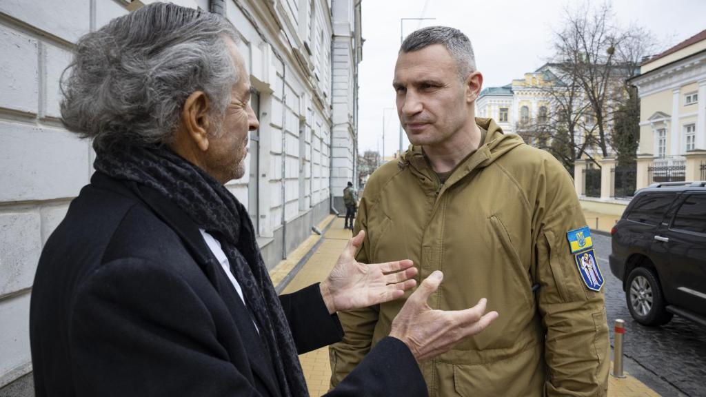 Bernard-Henri Lévy con Vitali Klitschko, alcalde de Kiev.