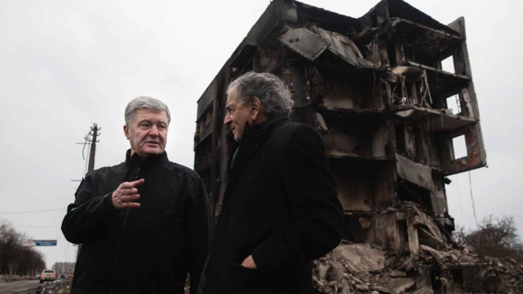 Bernard-Henri Lévy con el expresidente ucraniano Petró Poroshenko.