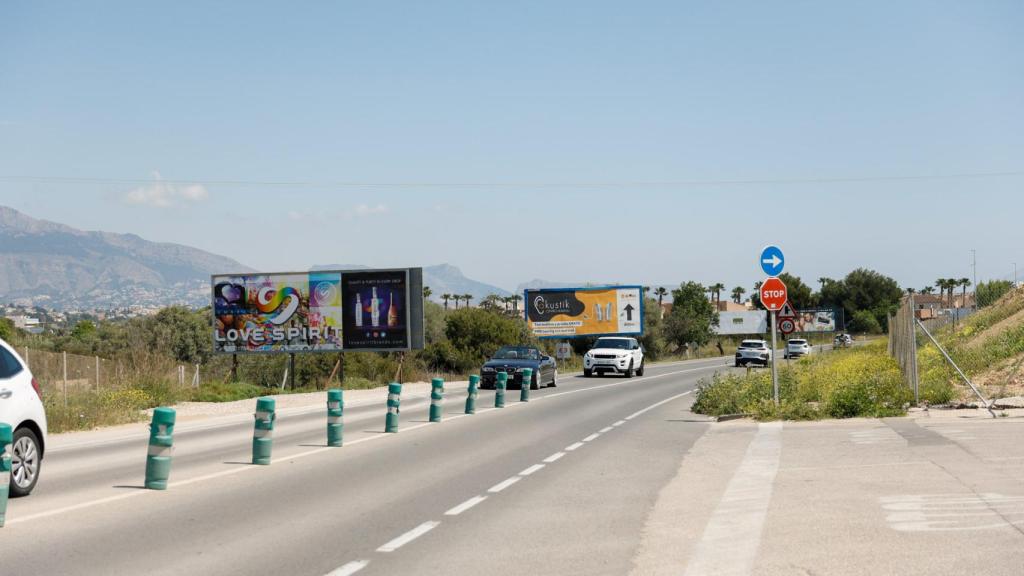 Algunas de las vallas ilegales, según el Ayuntamiento.