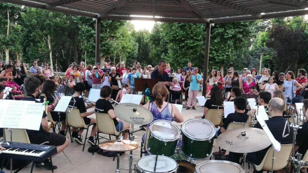 Alumnos de la Escuela Municipal de Música y Danza de Salamanca, en un concierto