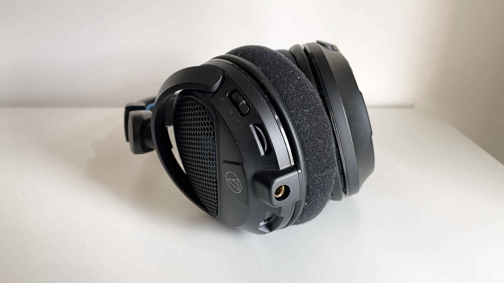 El auricular izquierdo de los Audio-Technica ATH-GDL3.