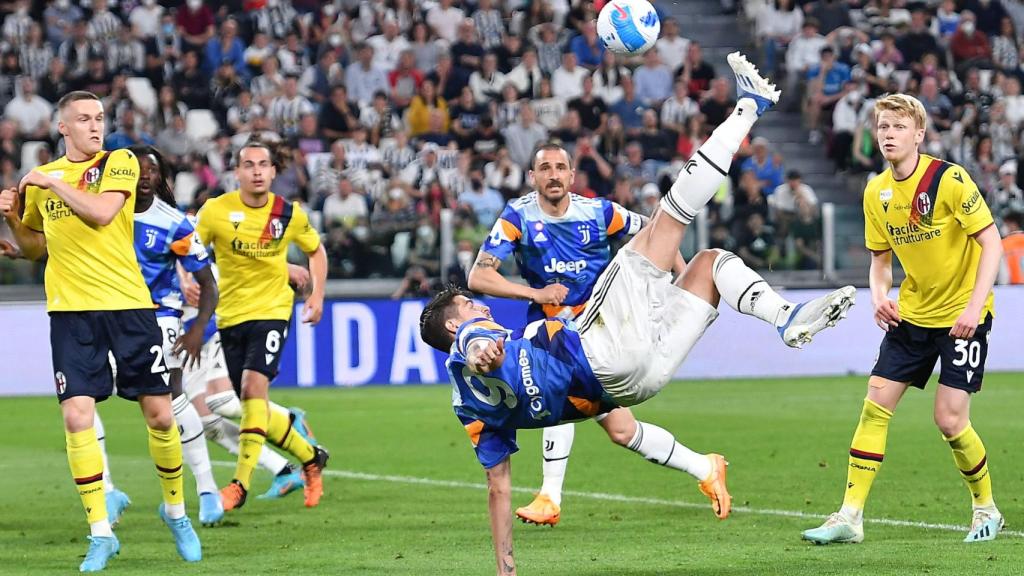 Álvaro Morata hace una chilena durante un partido con la Juventus