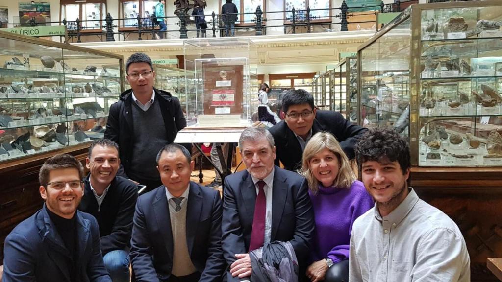 Parte del equipo, con la expedición que viajó a España desde China para abrirse a la colaboración científica.