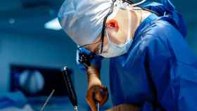 Los expertos en Alicante avisan: Las cirugías 'low cost' para adelgazar te pueden costar la vida