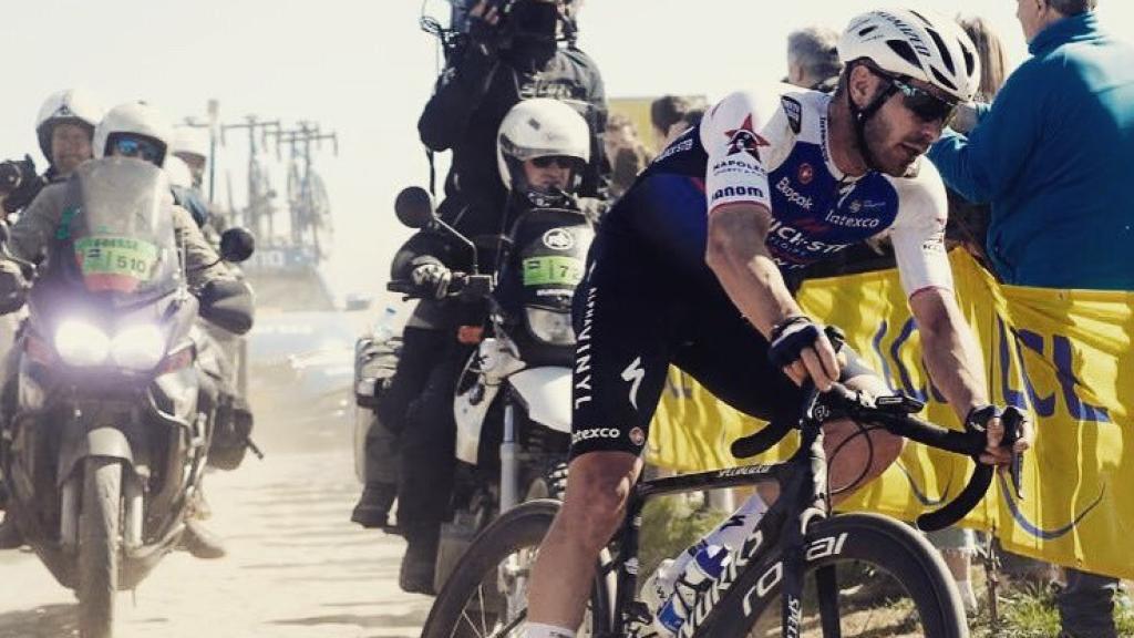 Florian Sénéchal durante la disputa de la Paris-Roubaix 2022