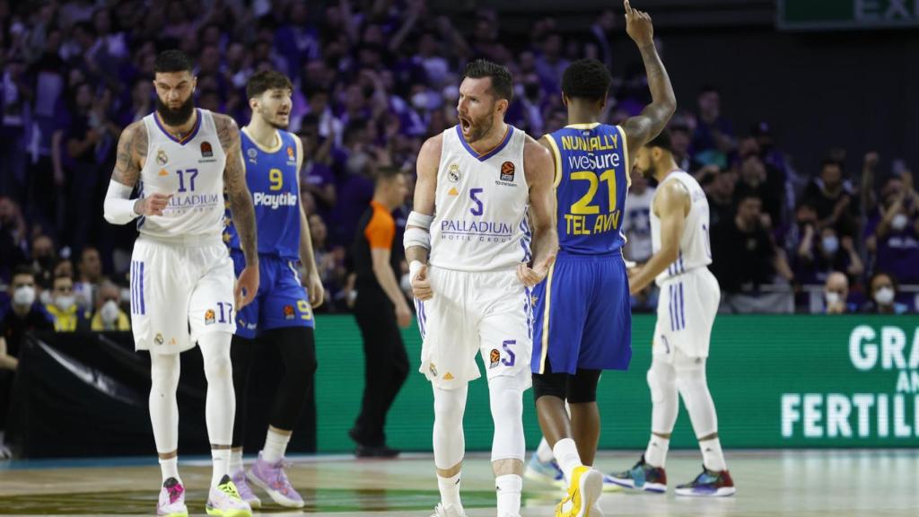 Rudy Fernández celebrando una canasta ante Maccabi