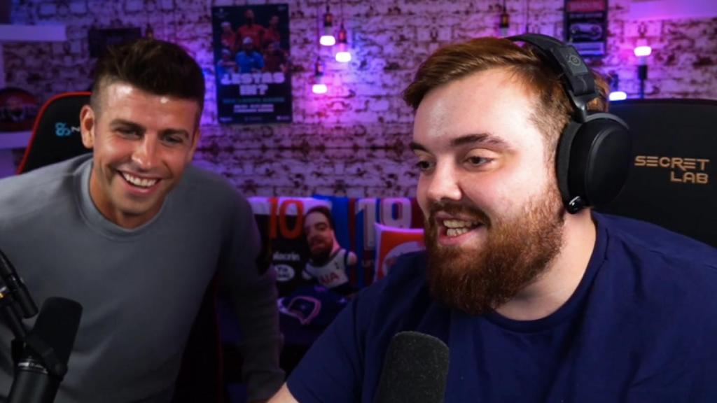 El streamer Ibai Llanos junto al futbolista Gerard Piqué, en una retransmisión en directo.