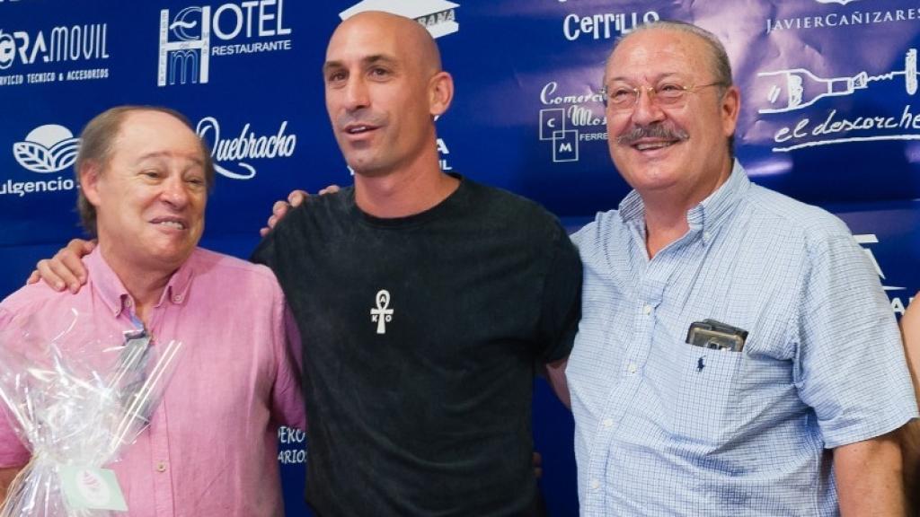 Manuel García, presidente del CF Motril, junto a Rubiales hijo y Rubiales padre.