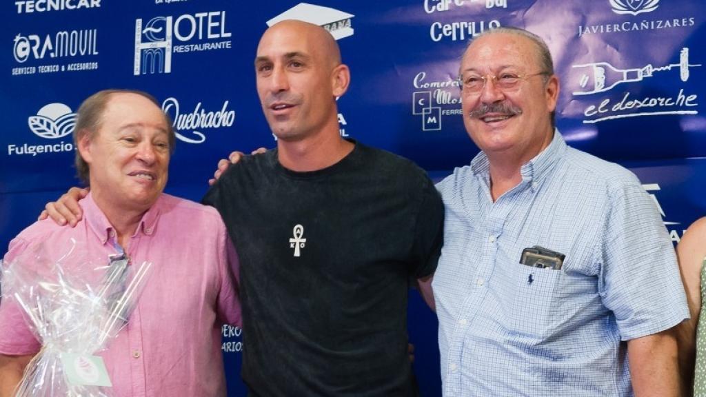 Manuel García, presidente del CF Motril, junto a Rubiales hijo y Rubiales padre.