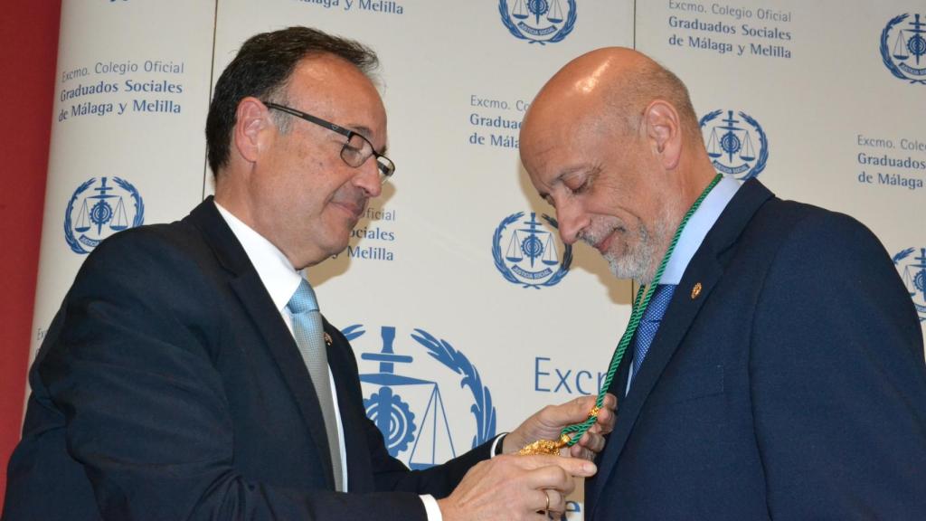 Momento de la toma de posesión de Eduardo Ruiz como nuevo presidente del Colegio de Graduados Sociales de Málaga y Melila.