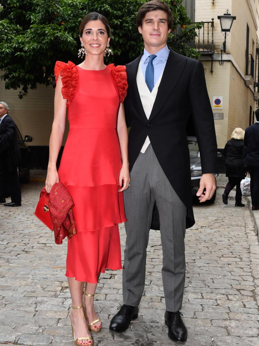 Carlos Fitz-James Stuart y Belén Corsini en la boda de Borja Corsini y María Roiz de la Parra.