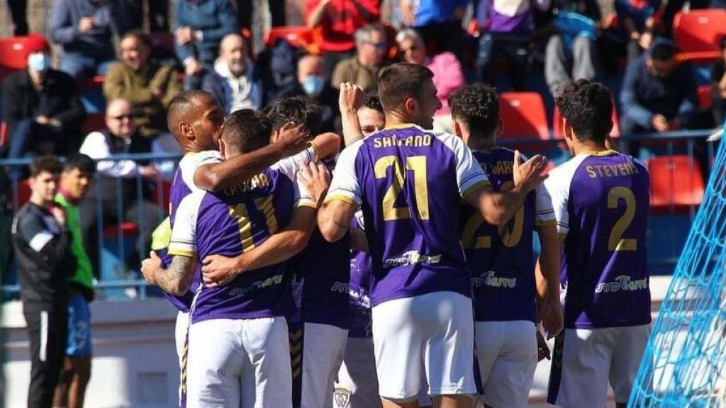 Los jugadores del Guadalajara celebran un gol.