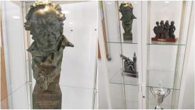 El Goya al corto ‘The Monkey’ ya descansa en la Casa de la Cultura de Carral (A Coruña)