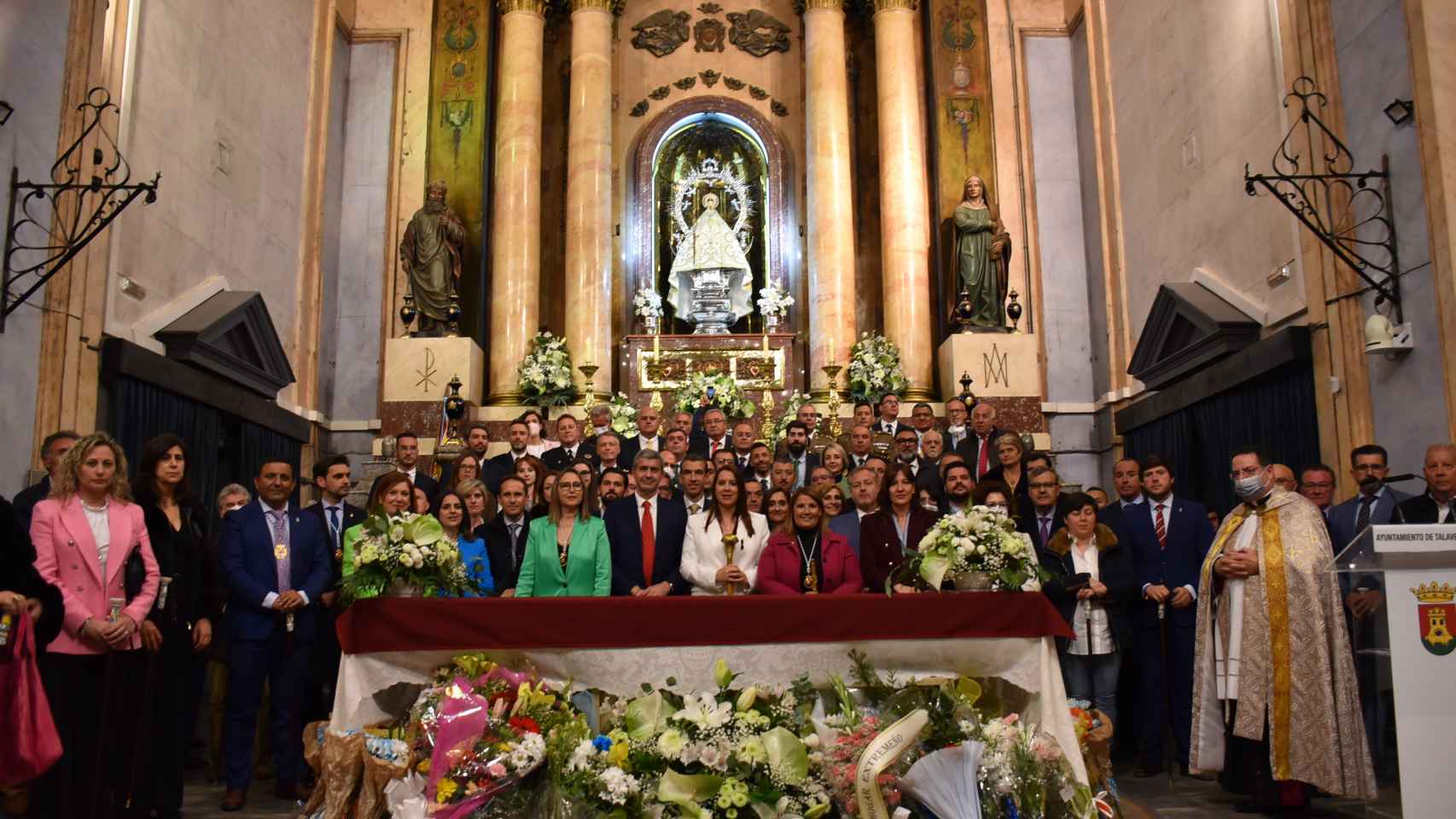 Foto de familia en la Basílica de Nuestra Señora del Prado