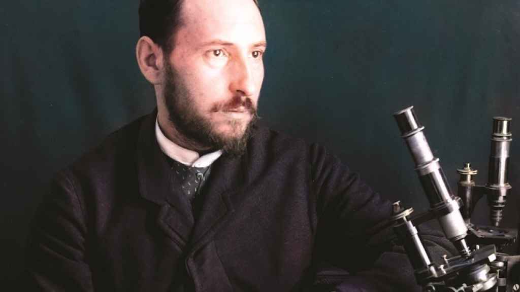 Santiago Ramón y Cajal en su estudio. Fue reconocido con el Premio Nobel de Gisiología en 1906. Foto:  ZEISS Microscopy