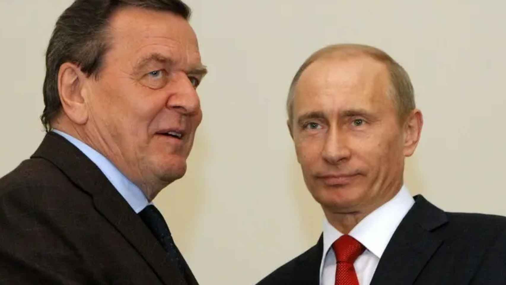 Gerhard Schröder y Vladímir Putin en una imagen de archivo. Efe