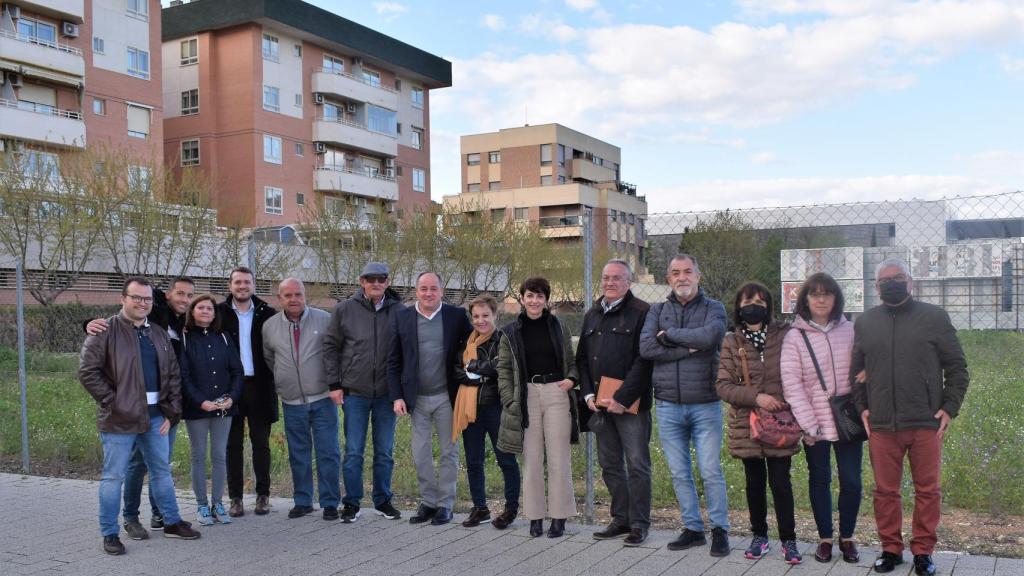 El alcalde de Albacete, Emilio Sáez, este lunes en el barrio de Cañicas-Imaginalia.