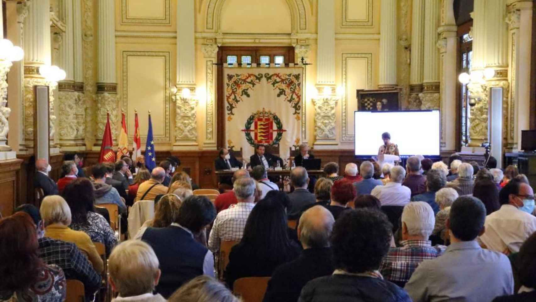 Audiencia Pública celebrada este lunes en el Ayuntamiento de Valladolid para explicar por qué no es posible el soterrameinto.
