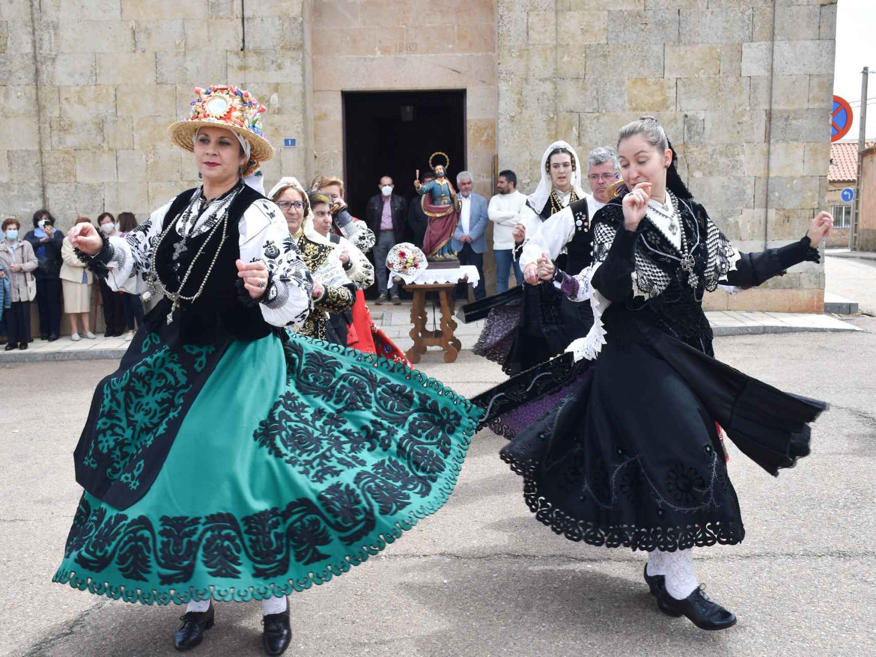 Doñinos de Salamanca honra a San Marcos con bailes tradicionales