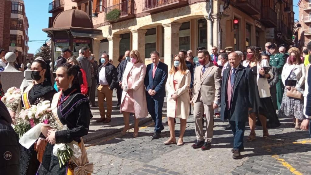 Virginia Barcones, junto al alcalde Luciano Huerga en La Veguilla de Benavente