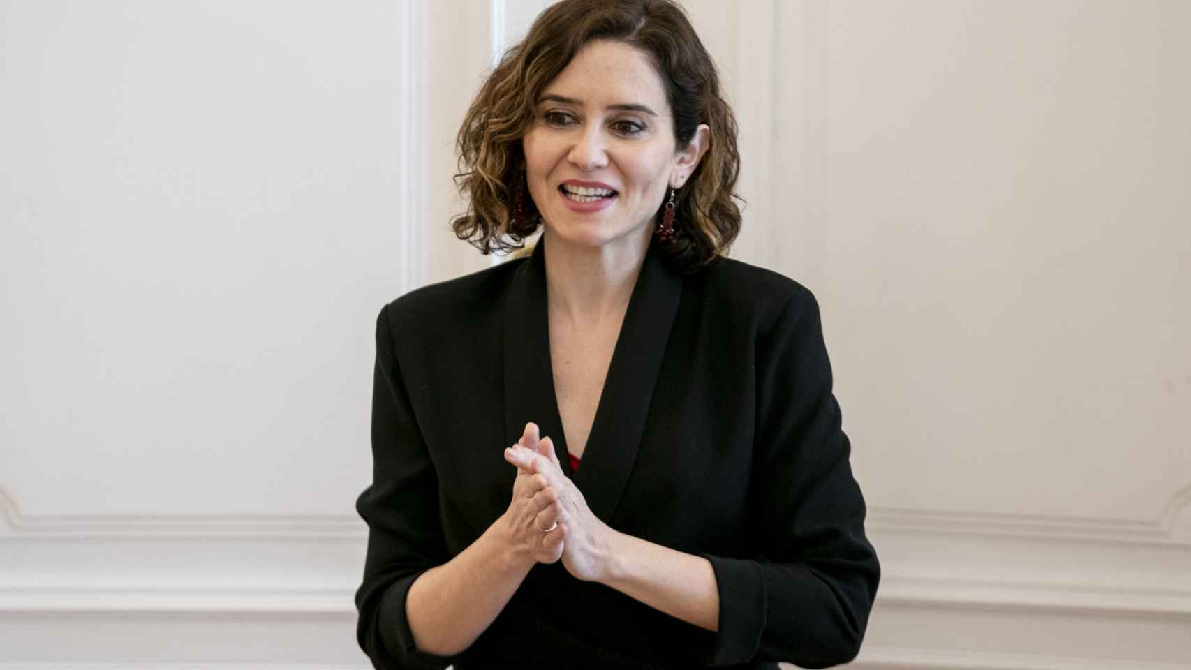 Isabel Díaz Ayuso se reúne con representantes del Círculo Catalán de Madrid, en la Real Casa de Correos.