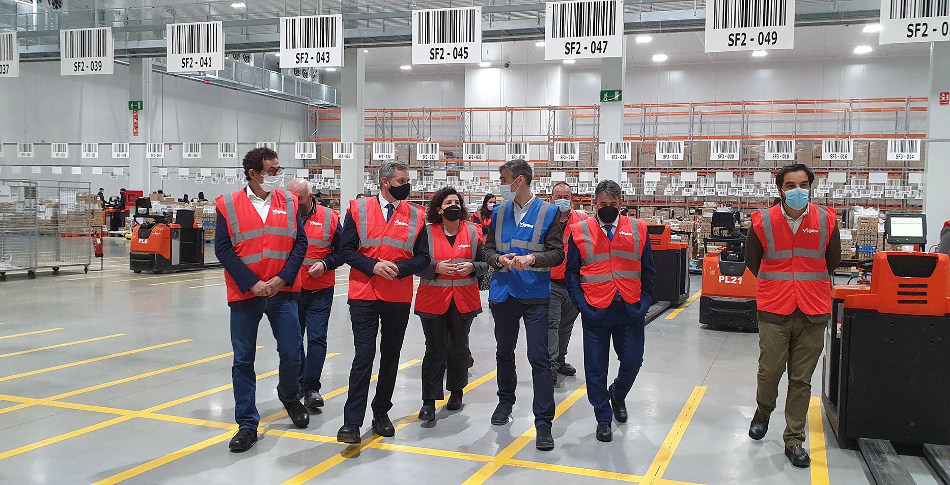 Visita de José Miñones y María Rivas a la planta de Vegalsa-Eroski