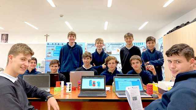 Estudiantes de Las Acacias-Montecastelo que participarán en el proyecto Cansat.