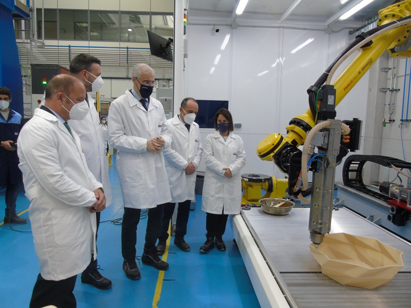 Francisco Conde en su visita a Aimen.