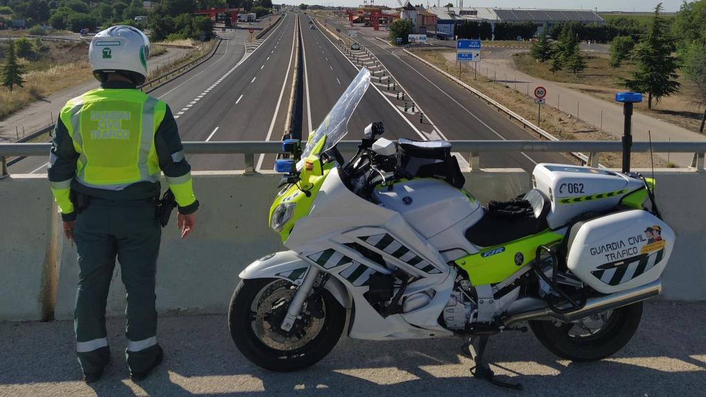 Un motorista de la Guardia Civil de Tráfico.